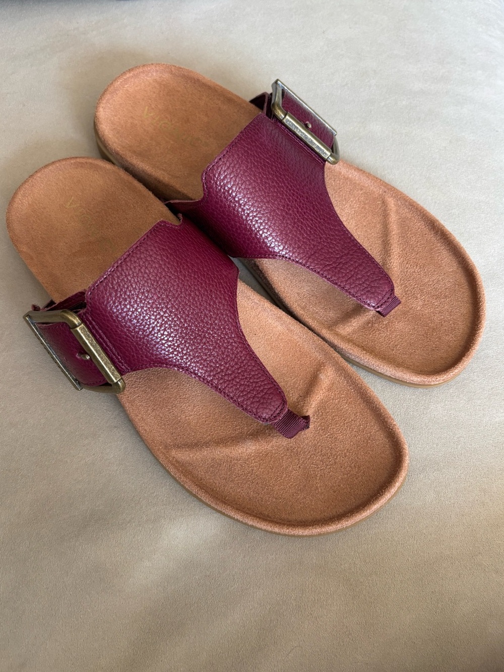 Vionic Emma Thong Sandals Red/Wine Leather Adj Hook &Loop Closure Buckle New 9.5